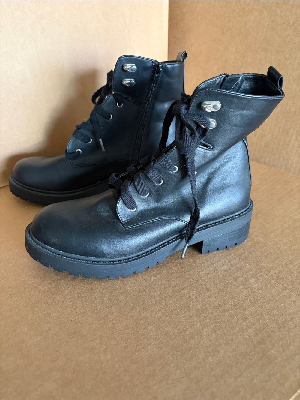 Madden Girl Alice Combat Boot sz 9 new